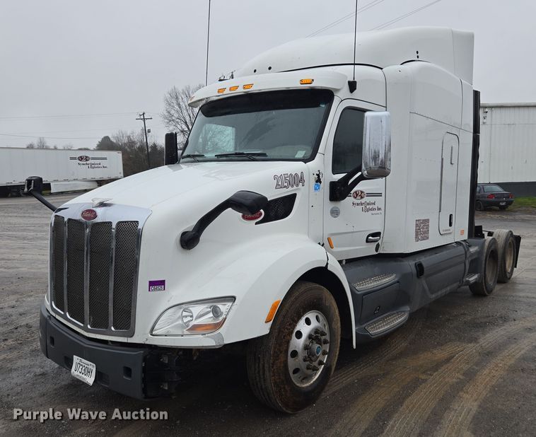 2015 Peterbilt 579 semi truck - DU2553