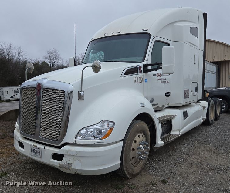 2015 Kenworth T680 semi truck - DU2555