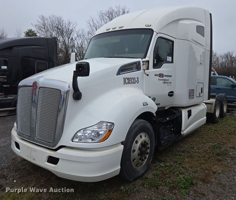 2016 Kenworth T680 semi truck - DU2558