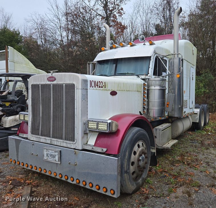 2003 Peterbilt 379 semi truck - DU2563