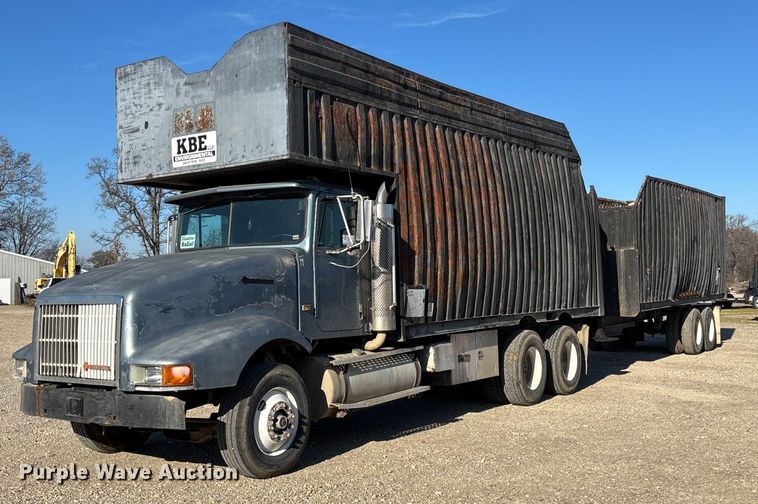 1991 International 9400 grapple truck  - DW7343