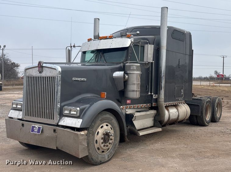 2005 Kenworth W900 semi truck - EA7855