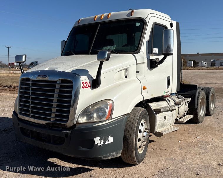 2012 Freightliner Cascadia semi truck - EA7862
