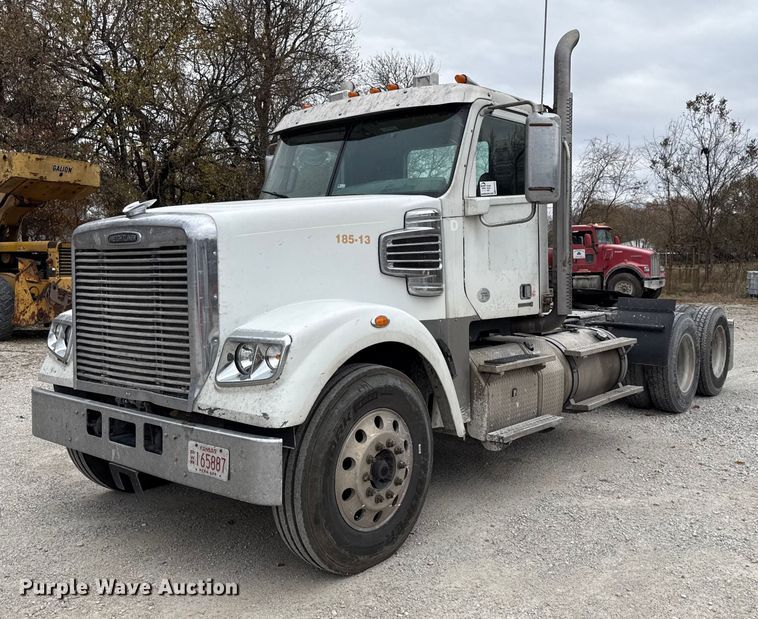 2013 Freightliner Coronado semi truck - EC4472