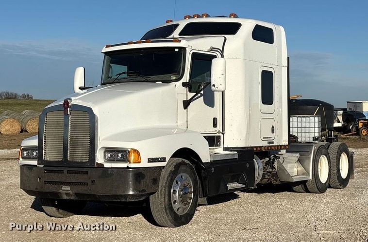 2007 Kenworth semi truck - ED2378