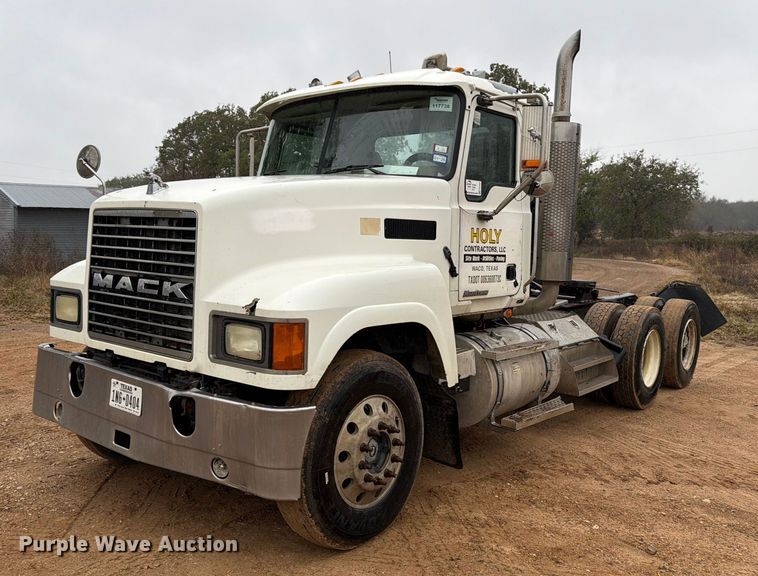 2007 Mack CHN613 semi truck - ED5060