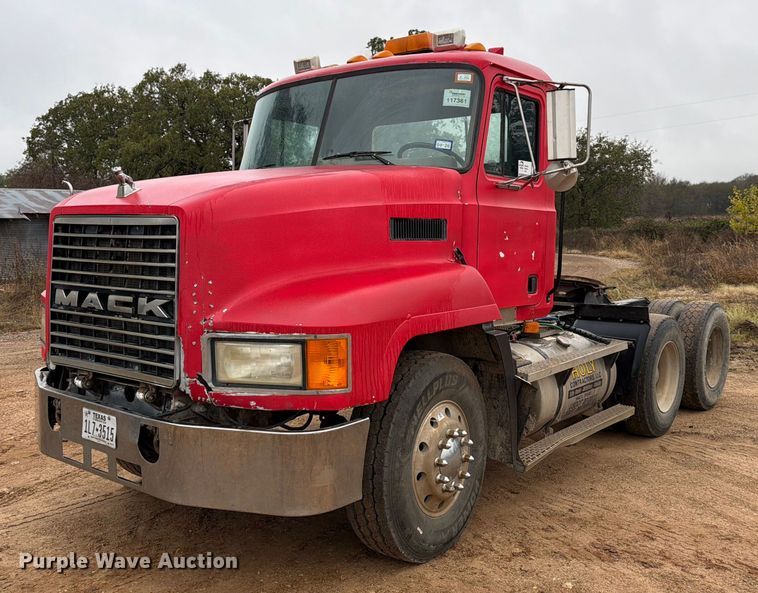 2000 Mack CH613 semi truck - ED5061