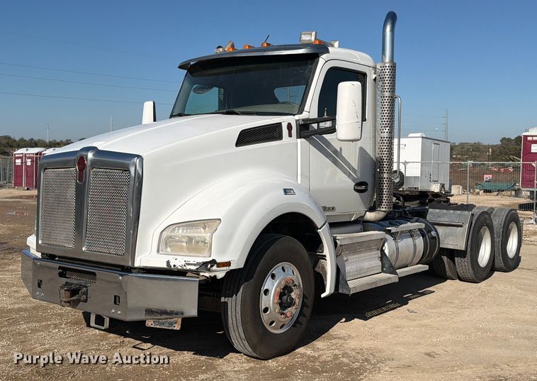 2018 Kenworth T880 semi truck - ED5068