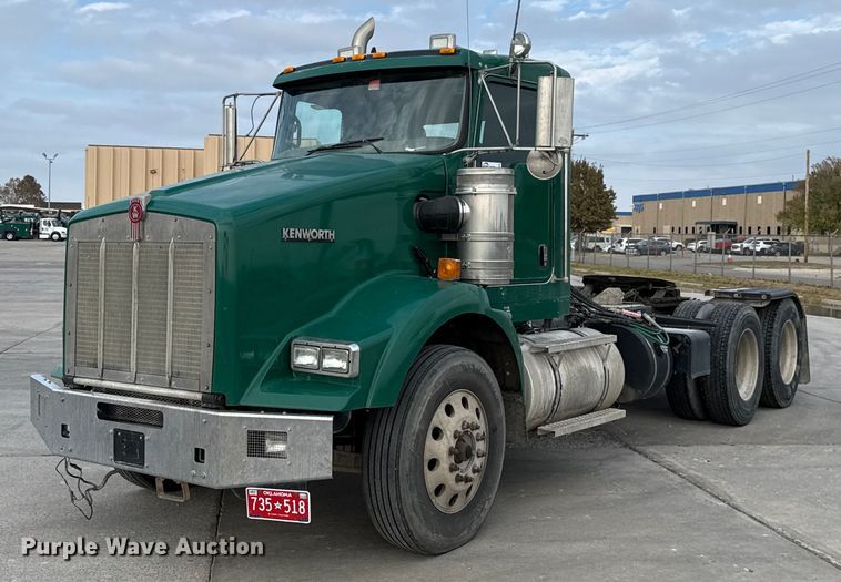 2017 Kenworth T800 semi truck - EE3406