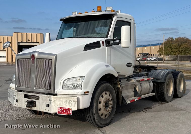 2019 Kenworth T880 semi truck - EE3408