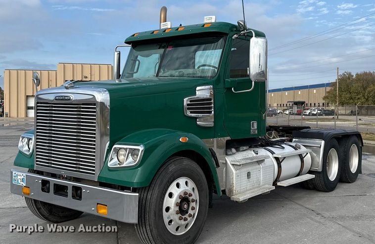 2015 Freightliner Coronado 122 semi truck - EE3409