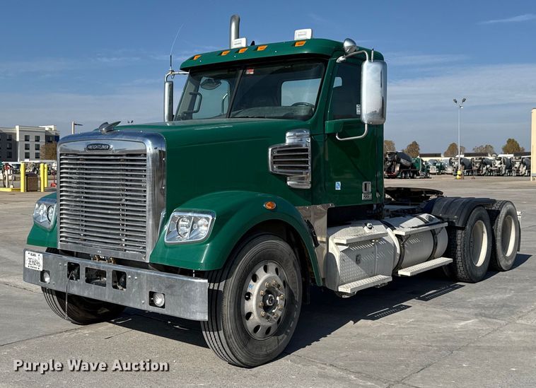 2015 Freightliner Coronado 122 semi truck - EE3410