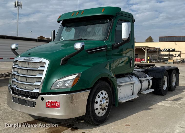 2019 Freightliner Cascadia 126 semi truck - EE3417