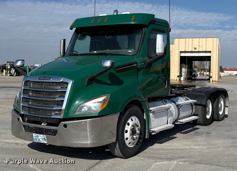 2020 Freightliner Cascadia 126 semi truck - EE3419