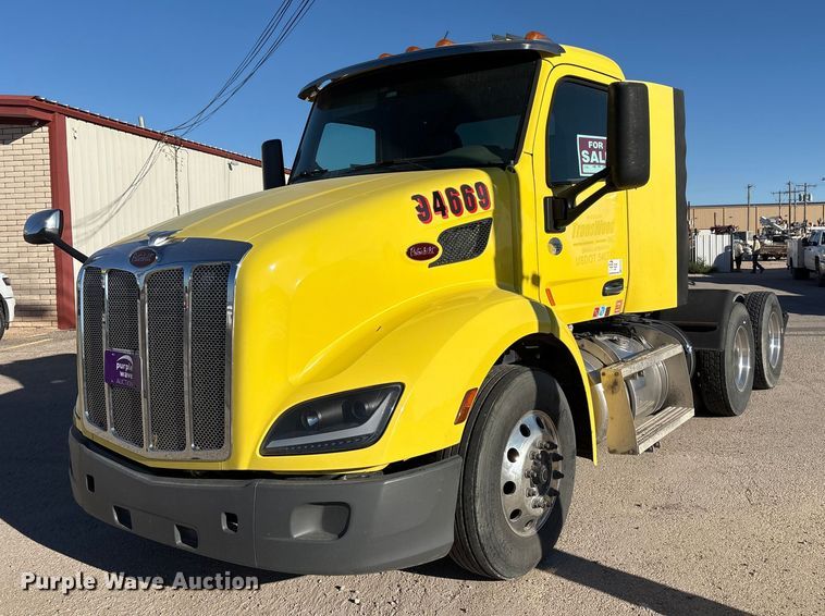 2018 Peterbilt 579 semi truck - EF6160