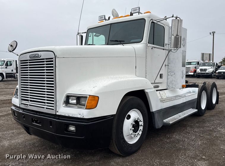 2000 Freightliner Conventional semi truck - EG1778