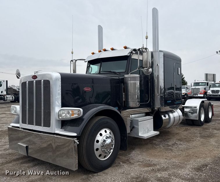 2019 Peterbilt 389 semi truck - EG1782