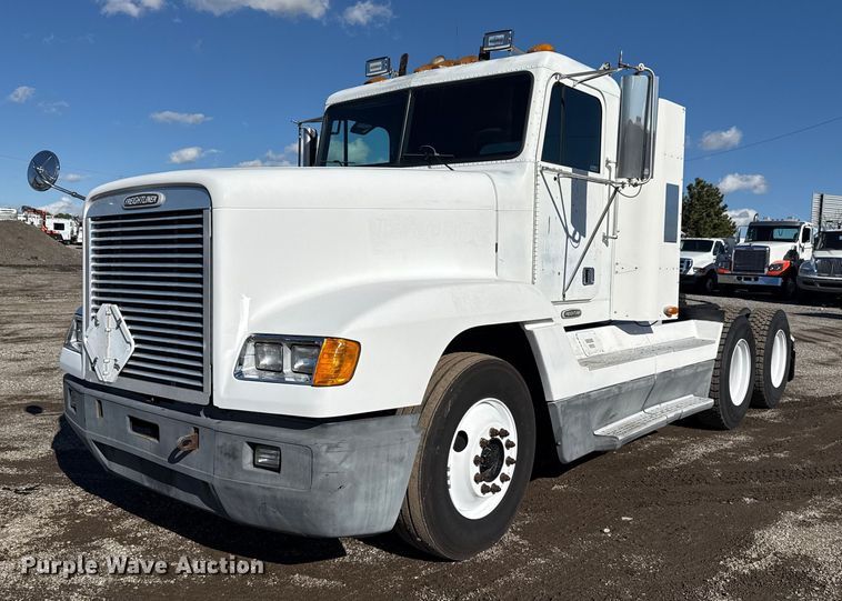 2000 Freightliner semi truck - EG1798