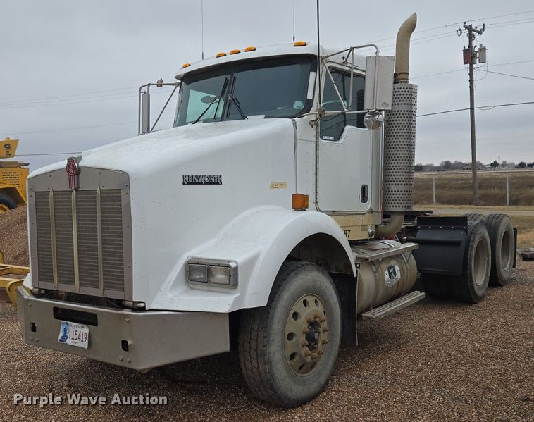 2005 Kenworth T800 semi truck - ET5361