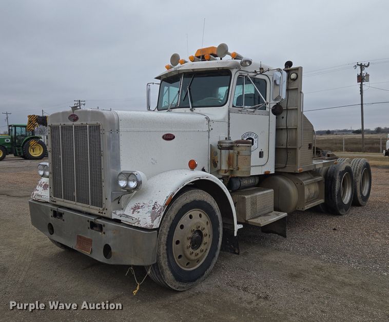1981 Peterbilt semi truck - ET5362
