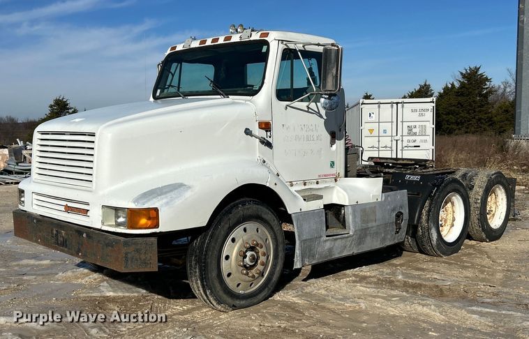 1990 International F-8300 semi truck - ET6775