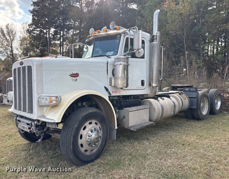 2015 Peterbilt 389 semi truck - ET7310