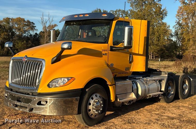 2021 International LT625 semi truck - EU2209