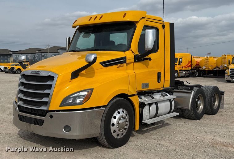 2021 Freightliner Cascadia 126 semi truck - EU5194