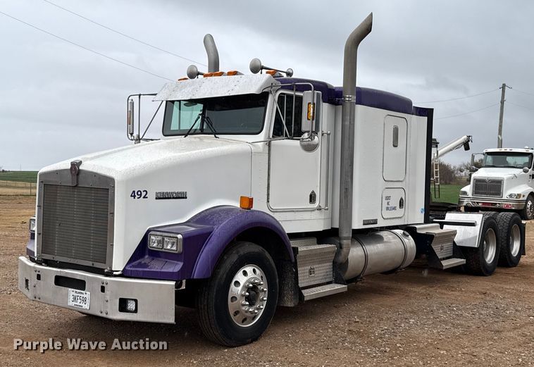 1990 Kenworth T800 semi truck - EU5458
