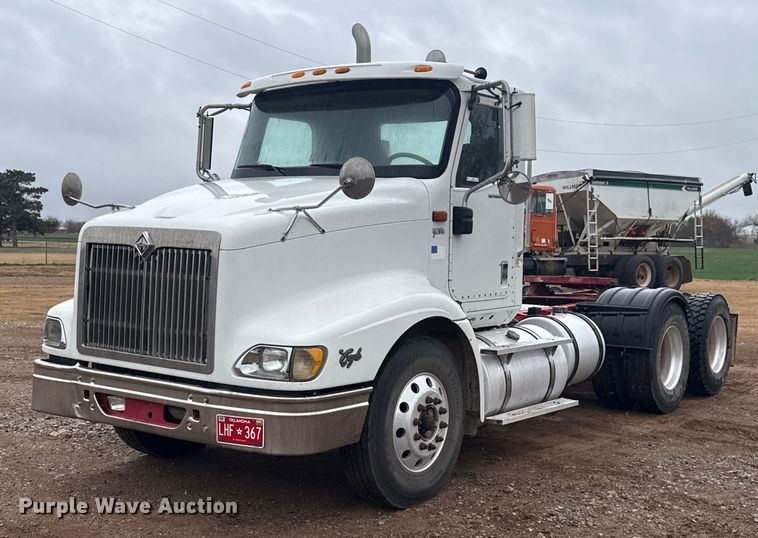 2005 International 9200i semi truck - EU5459