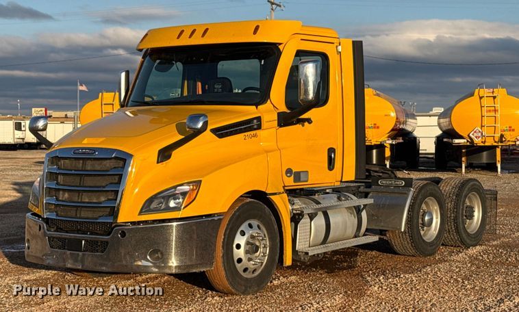 2021 Freightliner Cascadia 126 semi truck - EU5471