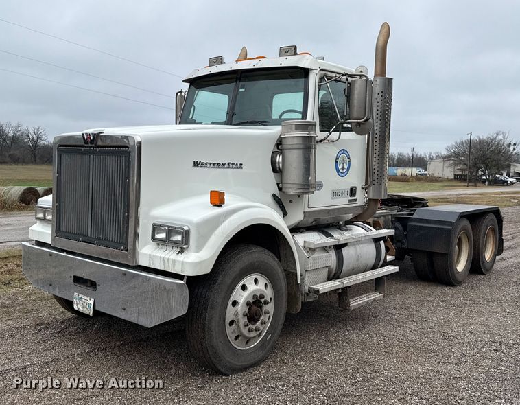 2018 Western Star 4900FA semi truck - EU5484