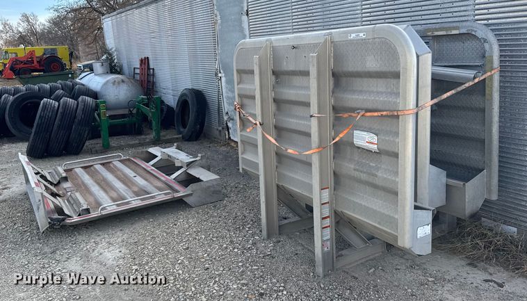 (4) truck headache racks - EU6399
