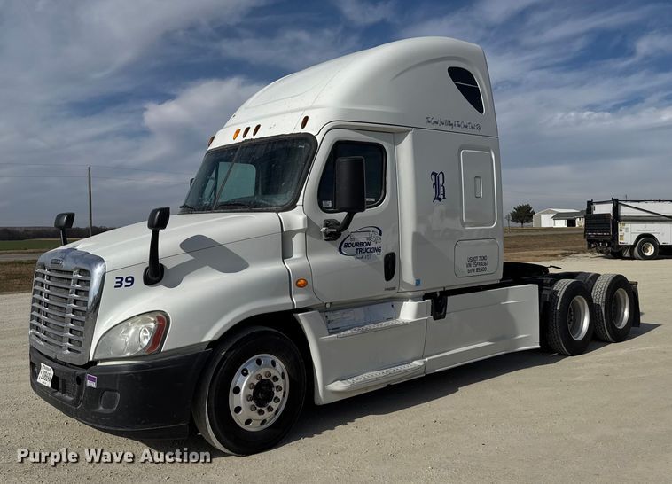 2014 Freightliner Cascadia semi truck - EU6406