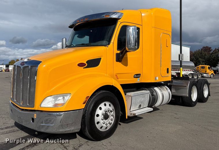 2017 Peterbilt 579 semi truck - EU8540