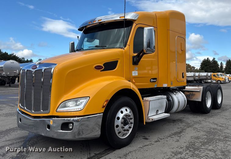 2017 Peterbilt 579 semi truck - EU8541