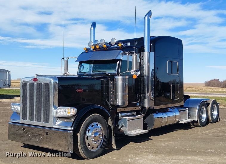 2022 Peterbilt 389  semi truck - FK0695