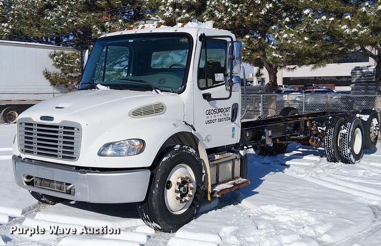 2012 Freightliner Business Class M2 truck cab and chassis - FK0726