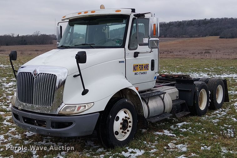 2012 International  8600 semi truck - FK0745