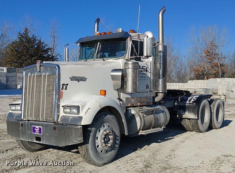 1999 Kenworth W900B semi truck - FK0770