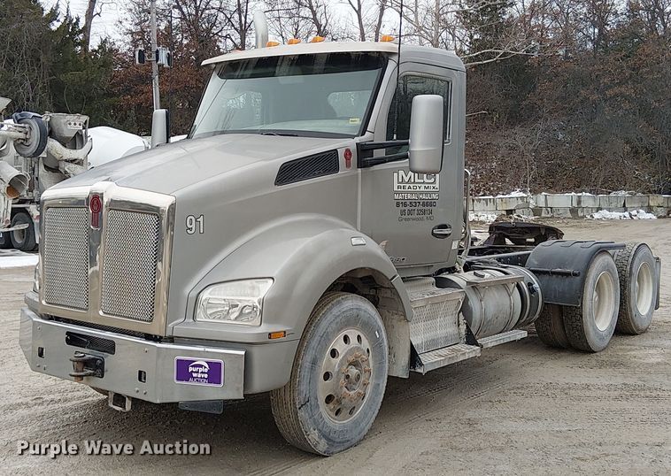2019 Kenworth T880 semi truck - FK0777