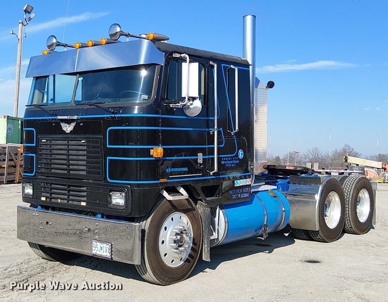 1985 International 9670 semi truck - FK0811