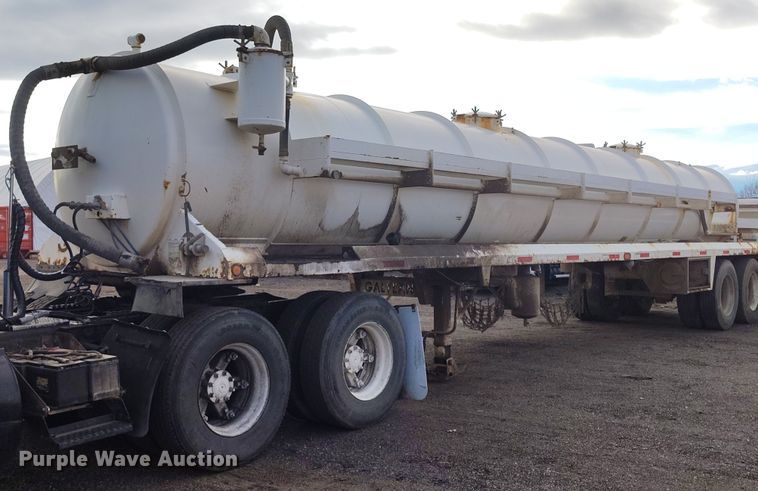 2011 ComCamp 130 tank trailer - IH9365