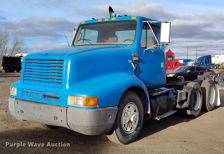 1996 International 8200 semi truck - IH9367