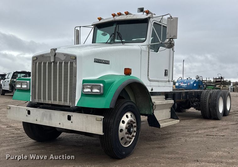 1998 Kenworth W900 truck cab and chassis - NA9956