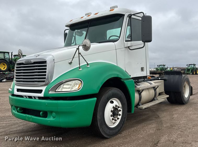 2007 Freightliner Columbia 120 semi truck - NA9962