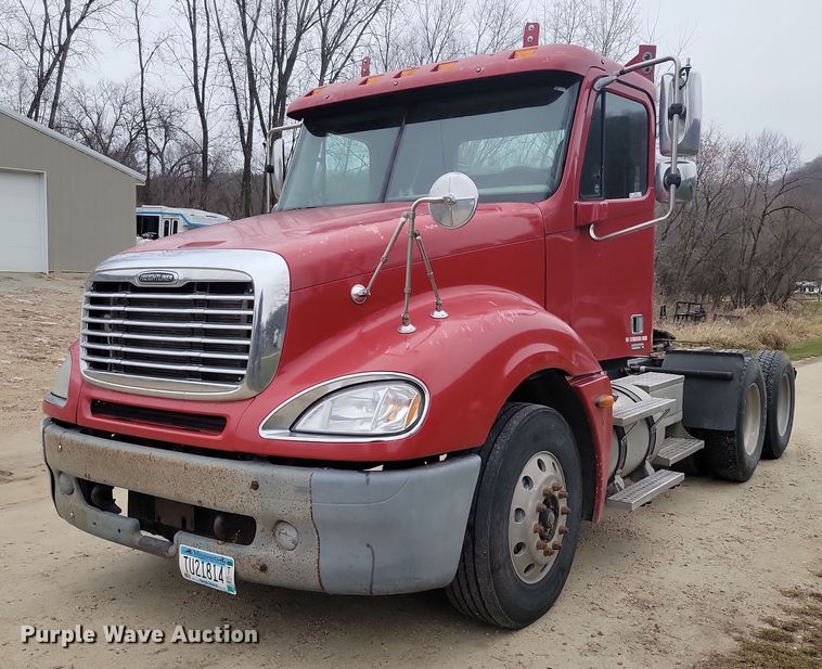 2006 Freightliner Columbia 120 semi truck - NO9789
