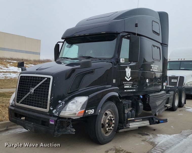 2017 Volvo VNL semi truck - NO9836
