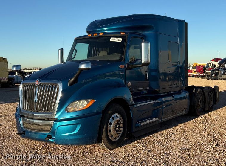2019 International LT625 semi truck - YA1177
