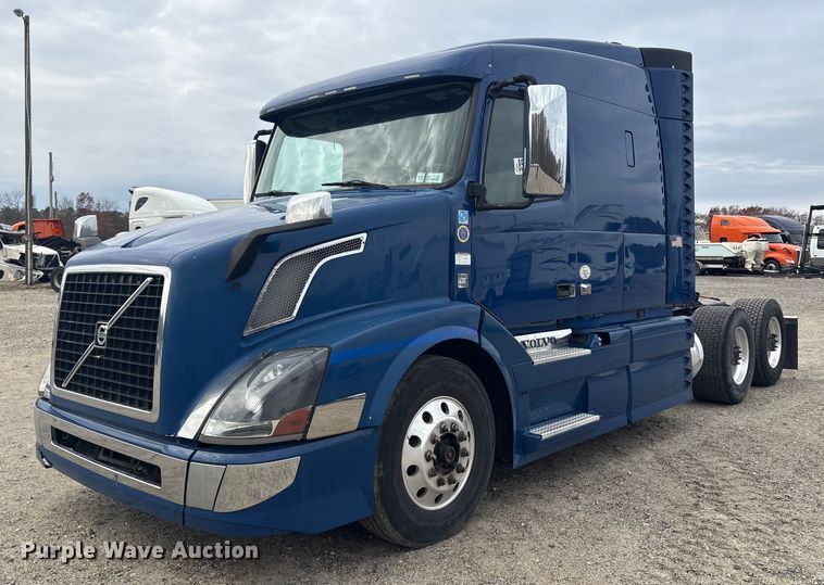 2017 Volvo VN semi truck - YA1243